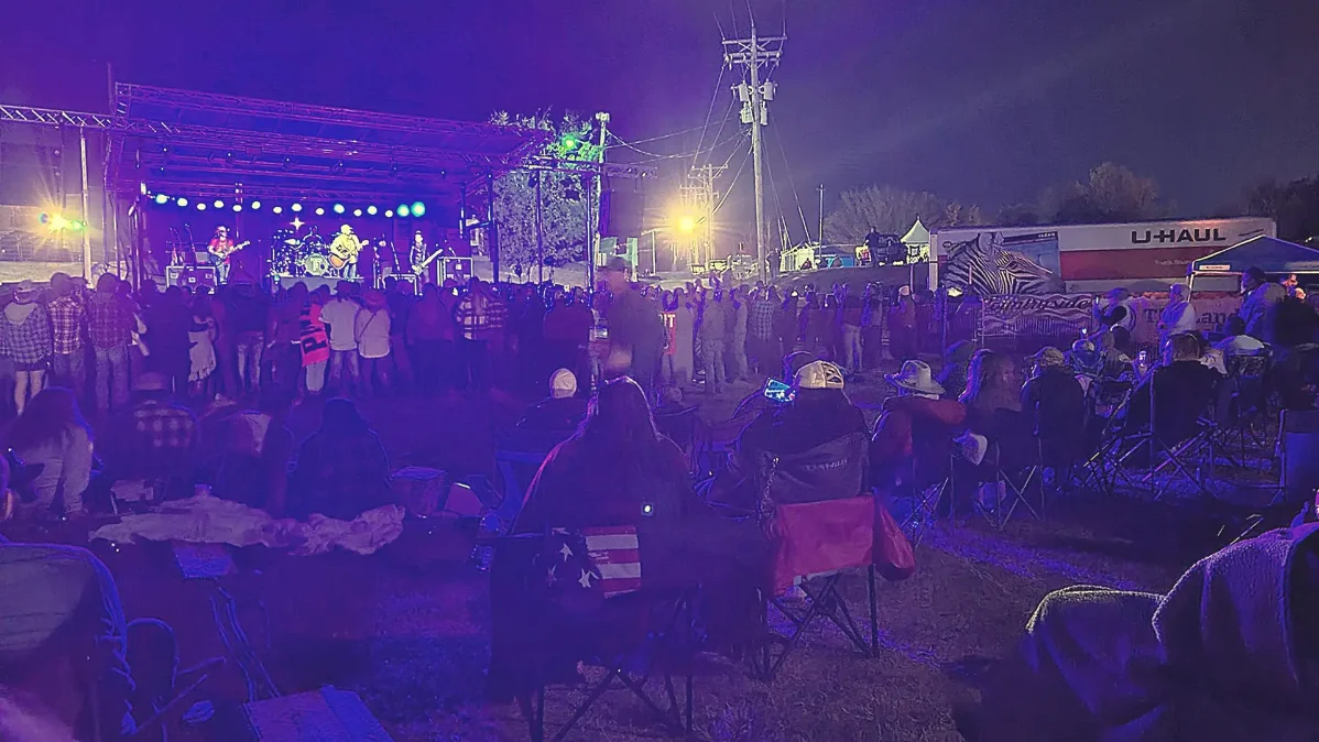 Tyler Farr performing live on Pop's Stage at a Missouri festival